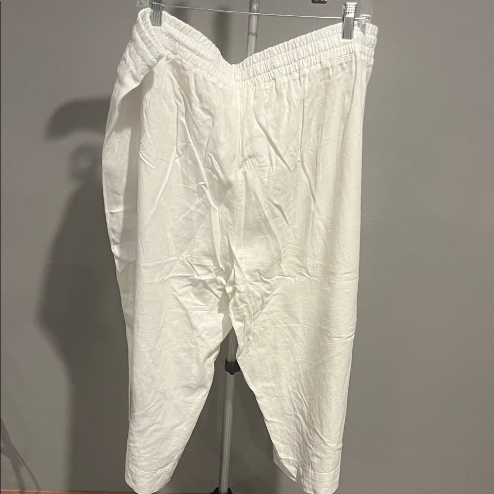 Women's White Capris (341) - Picture 2 of 3